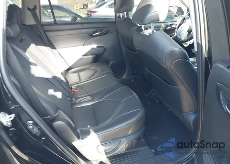 2021 Toyota Highlander Xle z USA, uszkodzony, nr VIN 5TDHZRBH5MS066448